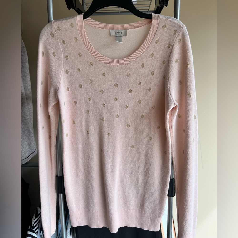Women’s light pink sweater